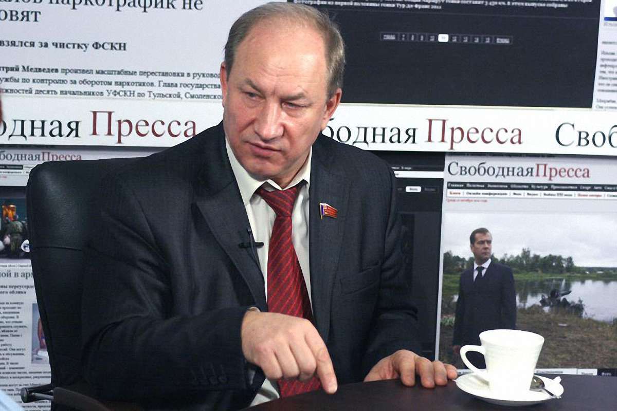 Депутат російської Думи запропонував видати Україні Азарова і Пшонку