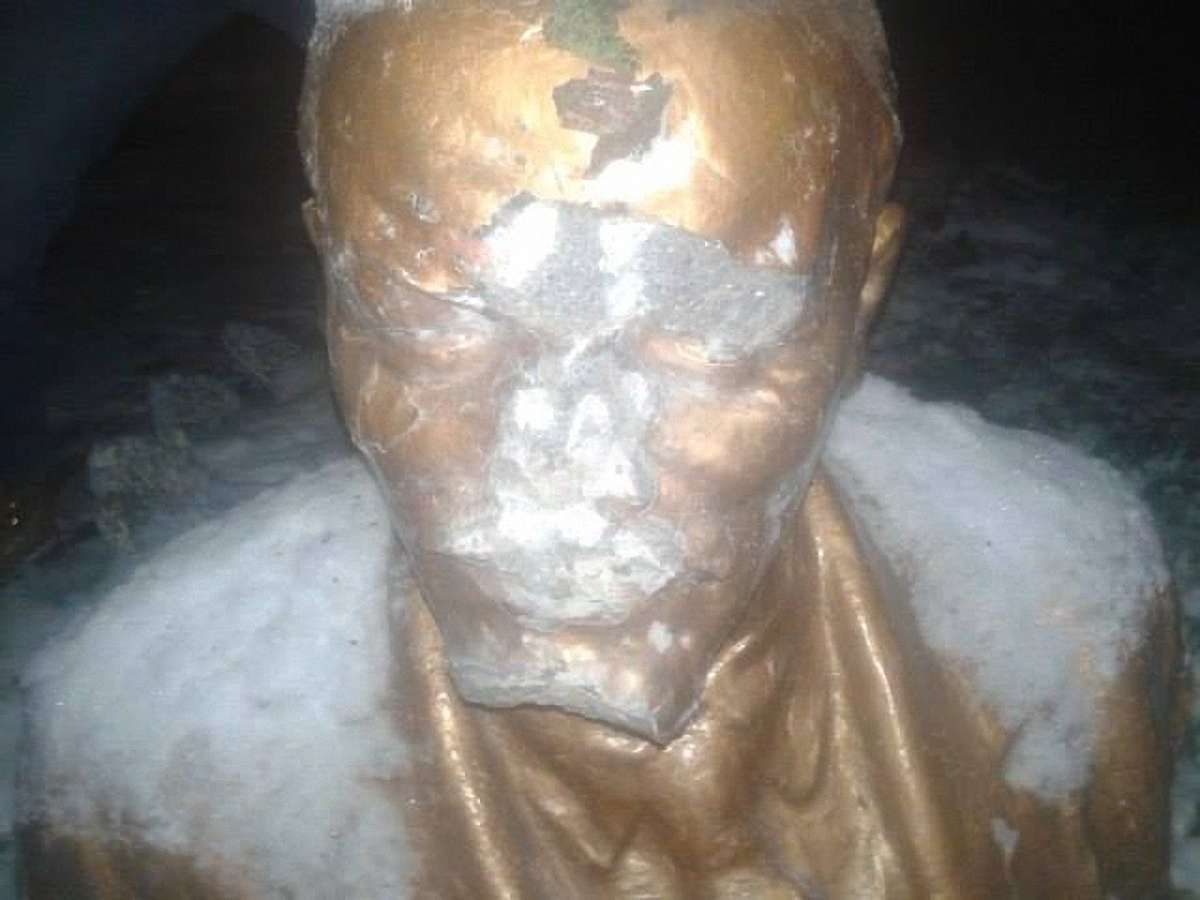 В Одесі зруйнували пам'ятник Леніну