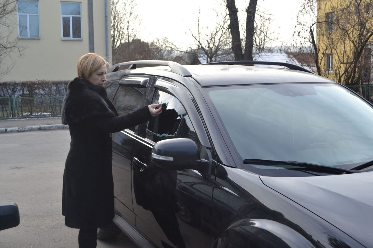 Невідомі вкрали гроші й документи з автівки мера Рави-Руської