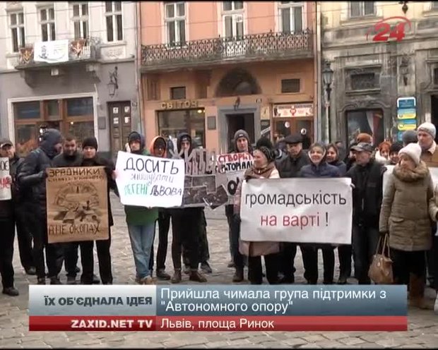 Ратушу знову пікетували з вимогами припинити незаконні будівництва