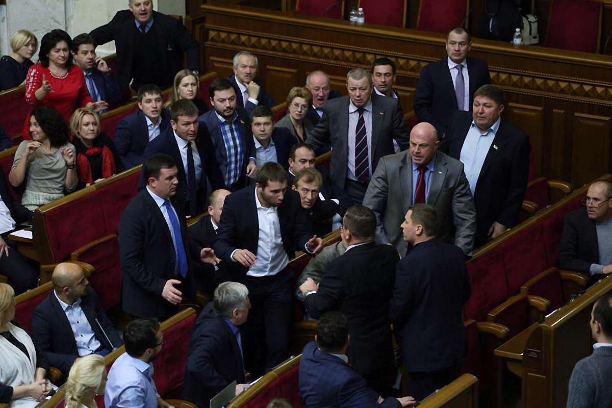 Перша сутичка у ВР: Парасюка хотіли «посадити на місце»