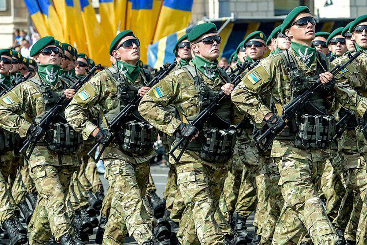 Порошенко привітав військових з Днем Збройних Сил України