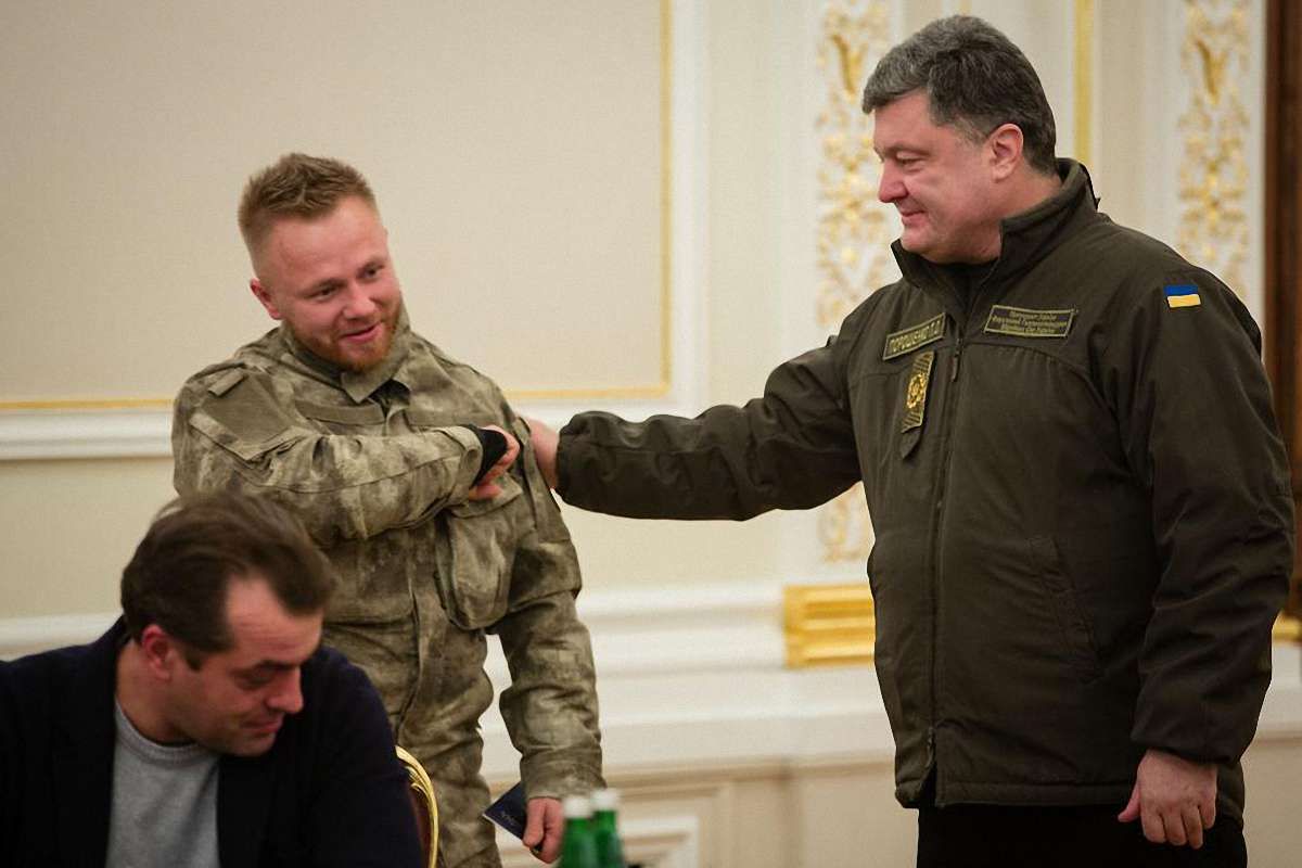 Скінхед Порошенка
