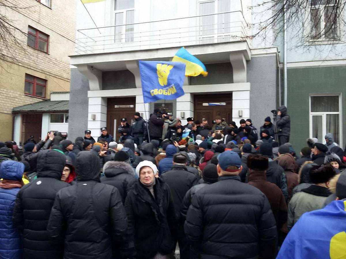 Під час заворушень біля Вінницької ОДА постраждали 8 людей, - МВС