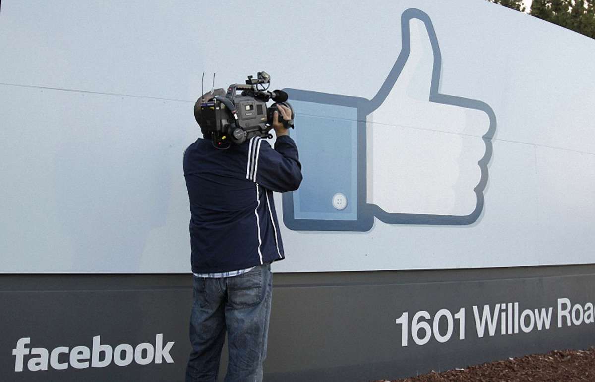Кнопки "не подобається" у Facebook не буде, - Цукерберг