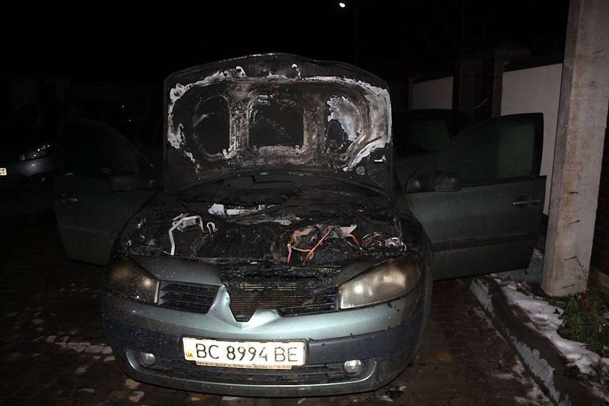 У Брюховичах спалили автомобіль місцевій активістці