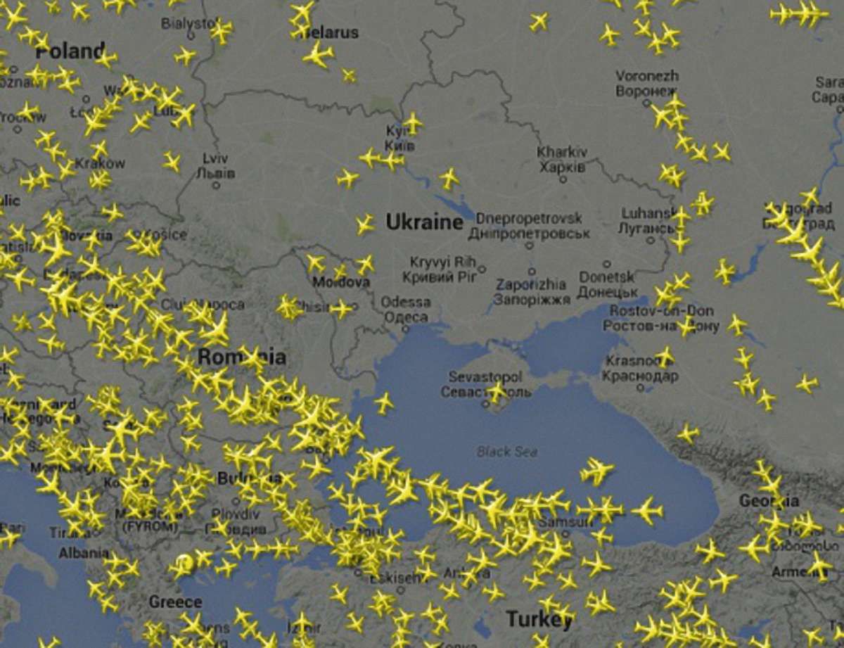 Небо над Дніпропетровськом закрили до понеділка, через загрозу теракту