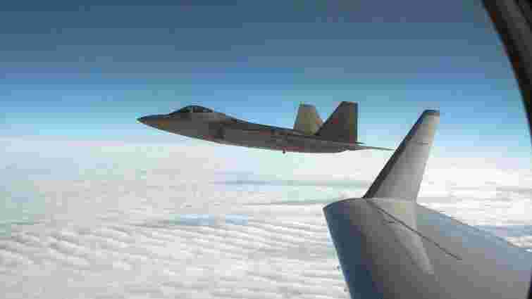 У небі над Швецією російський військовий літак ледь не зіштовхнувся з пасажирським