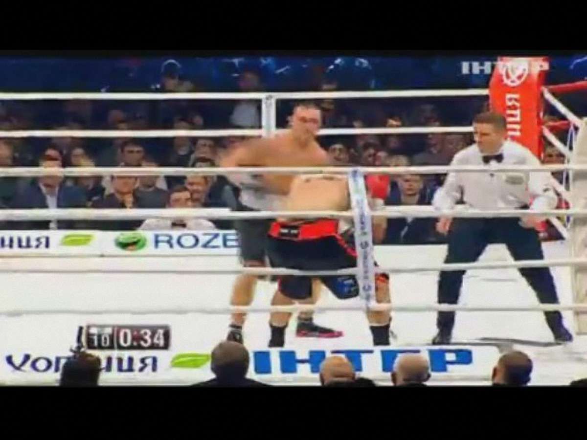 Олександр Усик нокаутом відстояв титул чемпіона WBO