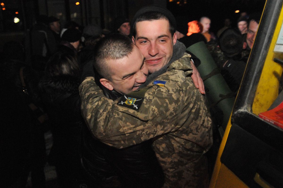 Львів’яни зустріли три сотні десантників із зони АТО