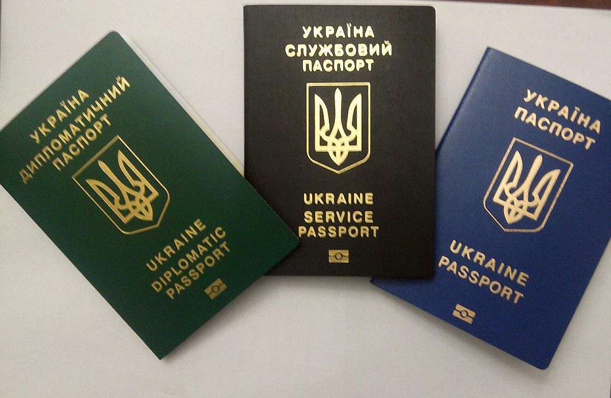 МЗС презентувало нові біометричні паспорти