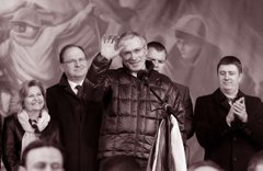 Ходорковський вирішив всидіти на двох стільцях