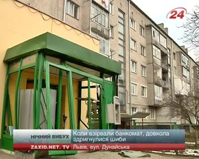 У Львові невідомі підірвали банкомат на вході в супермаркет