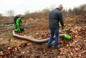 Львівські комунальники збиратимуть сухе листя у парках «промисловим пилосмоком»