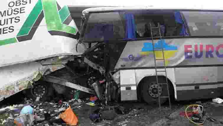 Автобус "Штутгарт-Київ" потрапив в ДТП на Волині - 2 людини загинули, 10 постраждали