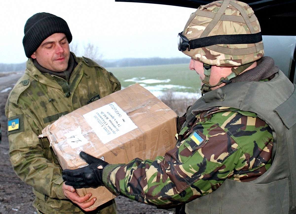 Самооборонівці із Львівщини доставили фронтовикам п'ять автівок, амуніцію та медикаменти