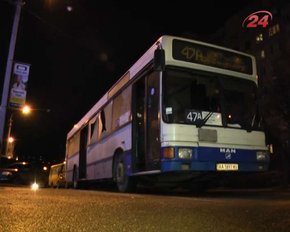 У Львові з травматичної зброї обстріляли маршрутку з пасажирами