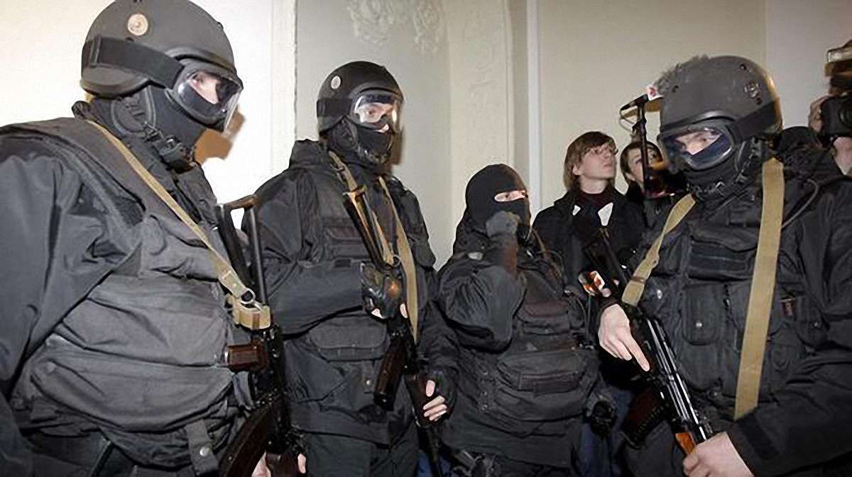 СБУ викрила підприємців, які намагалися реалізувати зброю, вивезену від бойовиків 