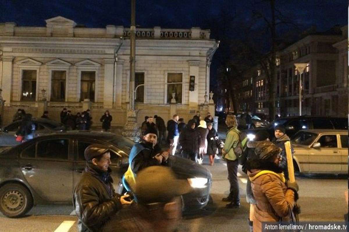 Активісти "кредитного майдану" під ВР продовжать протест вночі