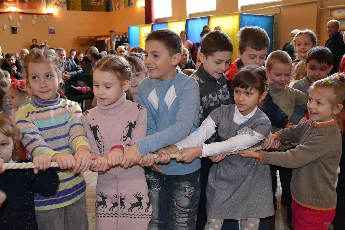 Для діток прикордонників, які воюють на сході, влаштували новорічне свято