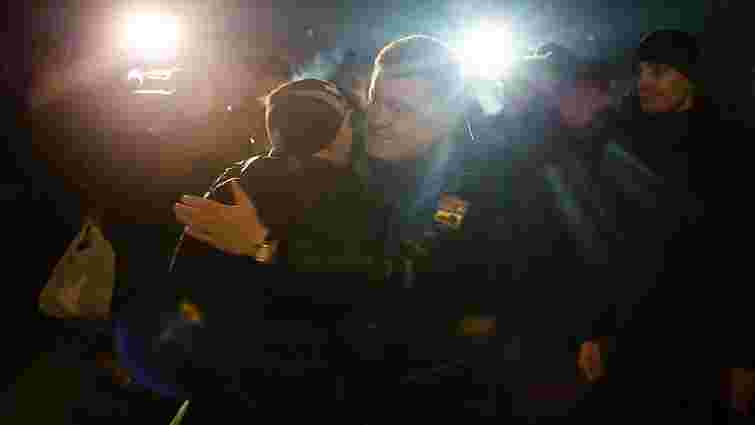 Президент пізно вночі особисто зустрів звільнених з полону українських військових
