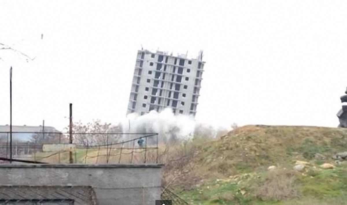 У Севастополі з третього разу знесли "погано побудований" будинок