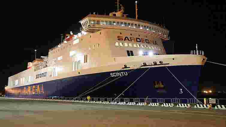 Біля берегів Греції горить італійський пором з 411 пасажирами і 55 членами екіпажу