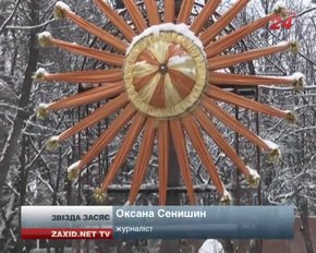 Житель Дублян майструє Різдвяні звізди для бійців АТО та Небесної сотні