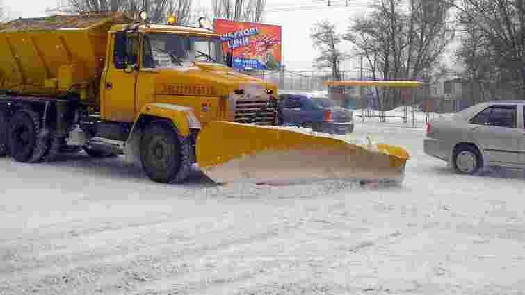 Снігопад з грозою паралізував рух транспорту в Дніпропетровську