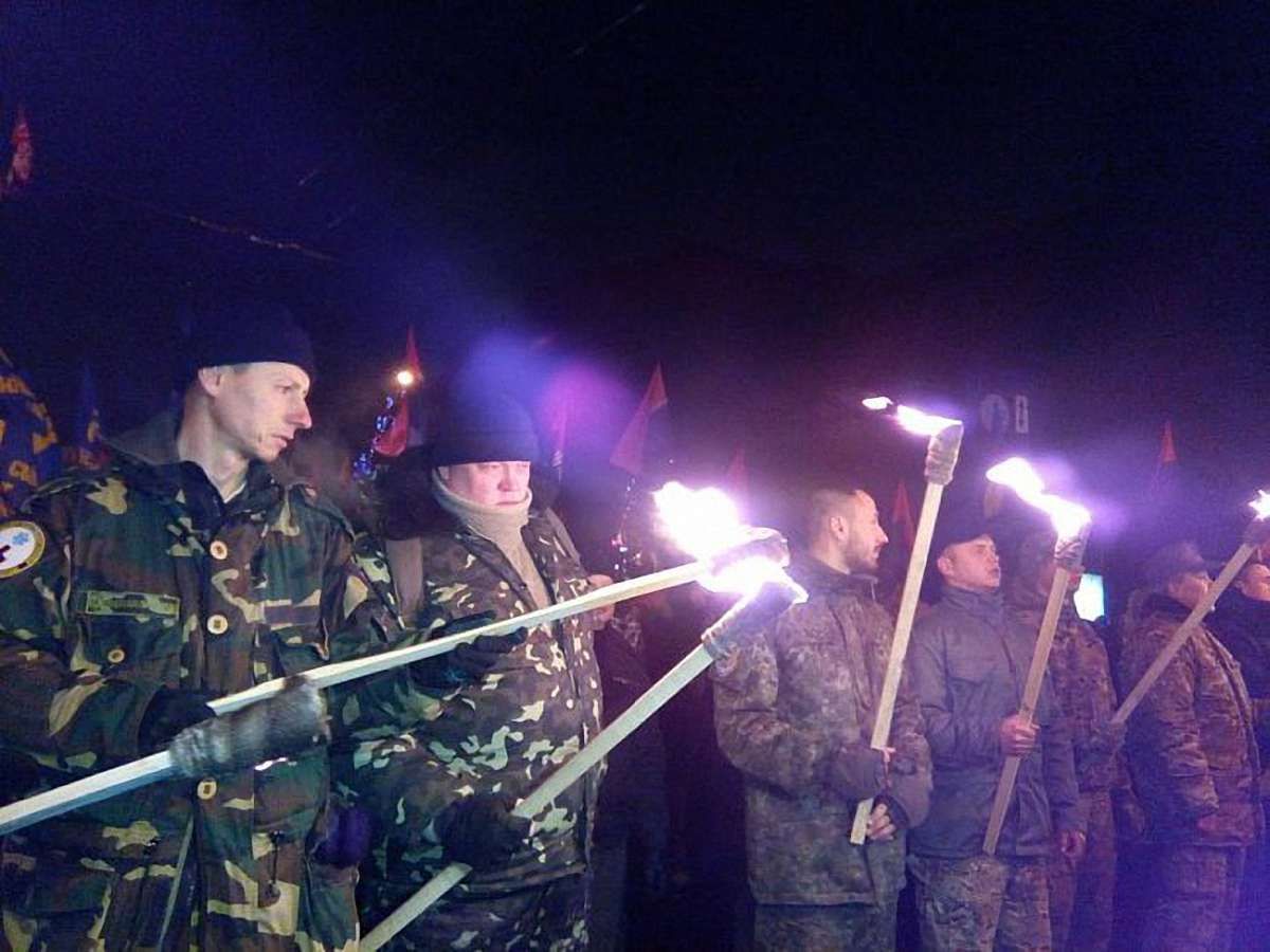 Учасники смолоскипної ходи у Києві хочуть відвідати телеканал «Інтер»