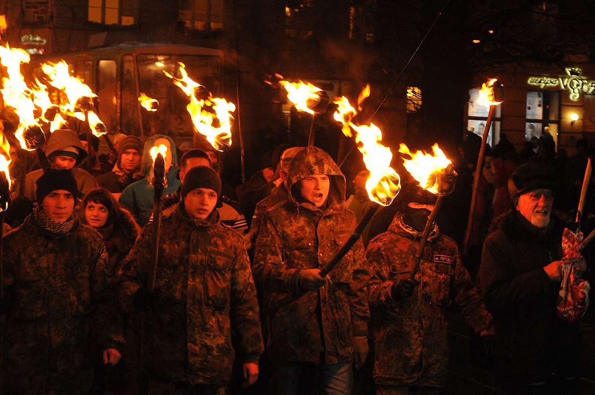 300 смолоскипів в ім'я Бандери