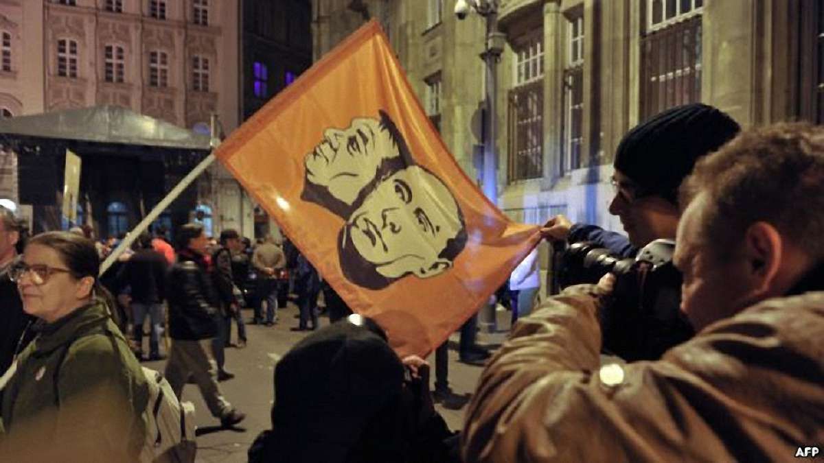 Проти зближення з Росією на акцію протесту вийшли тисячі угорців