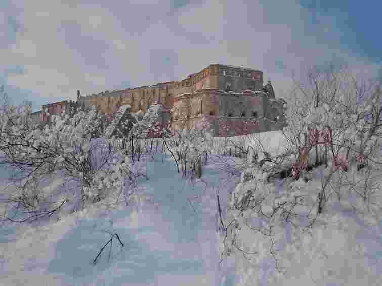 У палаці XVI ст. в Меджибожі впала бічна стіна