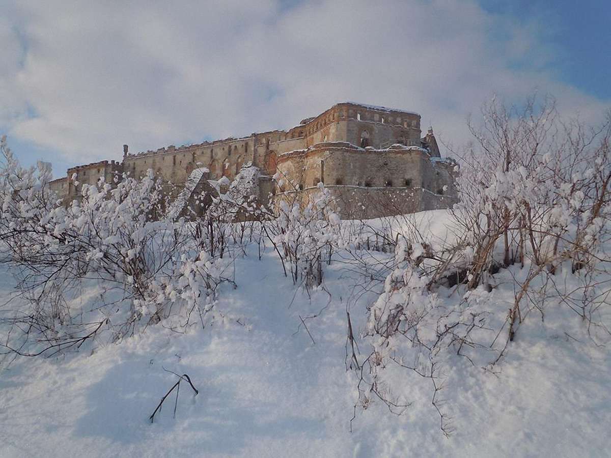 У палаці XVI ст. в Меджибожі впала бічна стіна