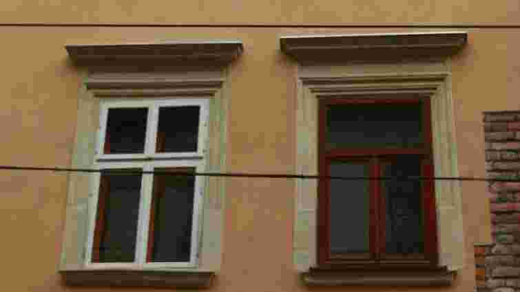 Львів’янка погодилась відновити автентичне вікно без втручання виконавчої служби