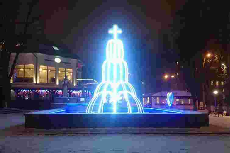 Фонтан на проспекті Чорновола знову «покращили» без дозволів