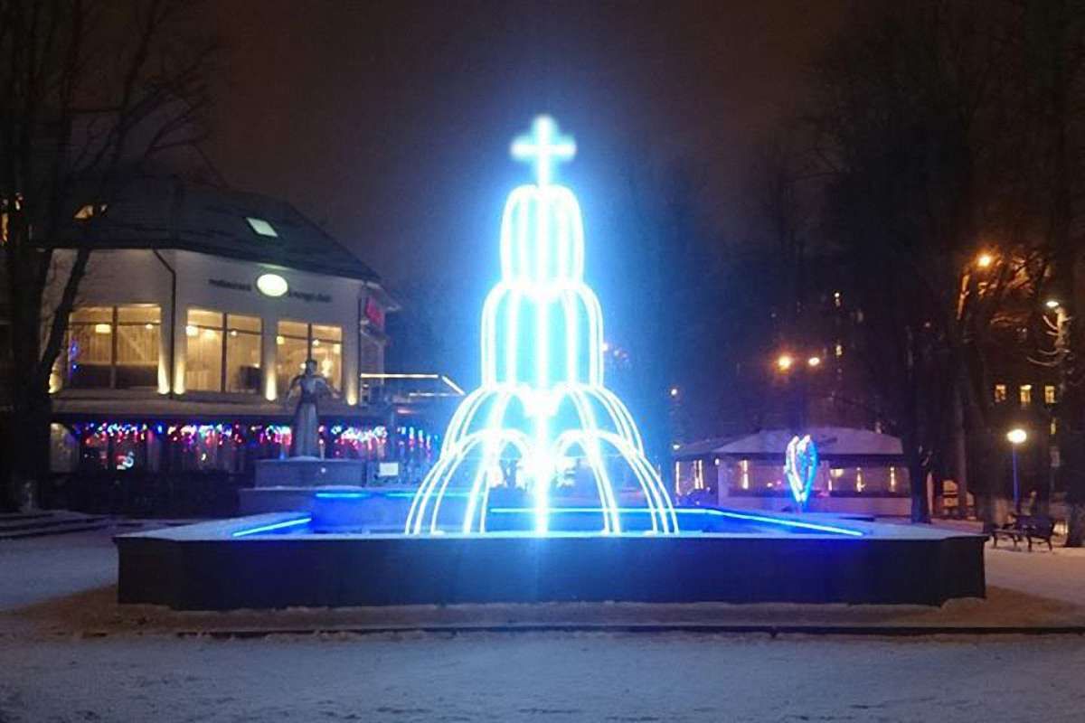 Фонтан на проспекті Чорновола знову «покращили» без дозволів