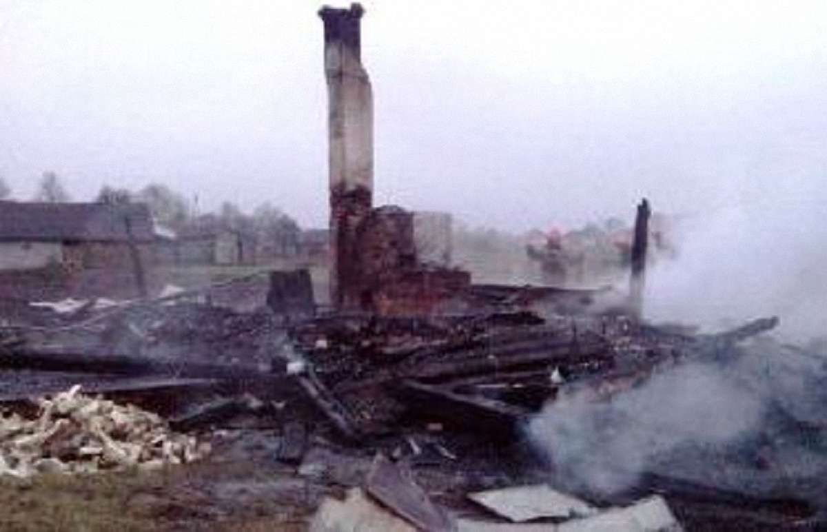 У Жовківському районі під час пожежі в будинку згоріли двоє людей