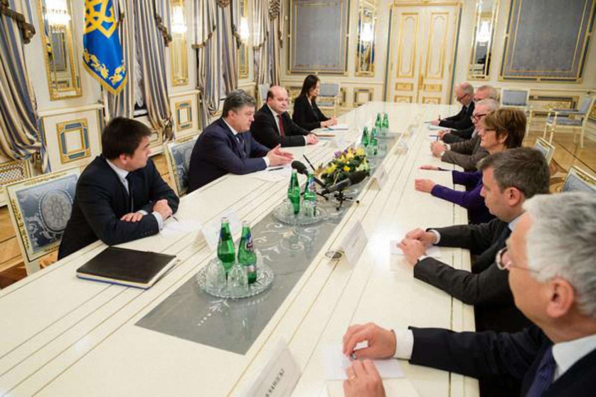 Порошенко попросив ПАРЄ докласти всіх зусиль для звільнення Надії Савченко
