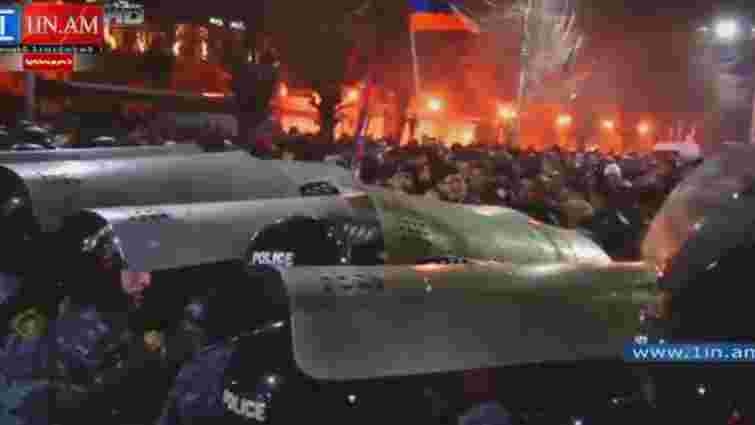 Під час сутичок у вірменському  Гюмрі постраждали 12 людей, протистояння триває