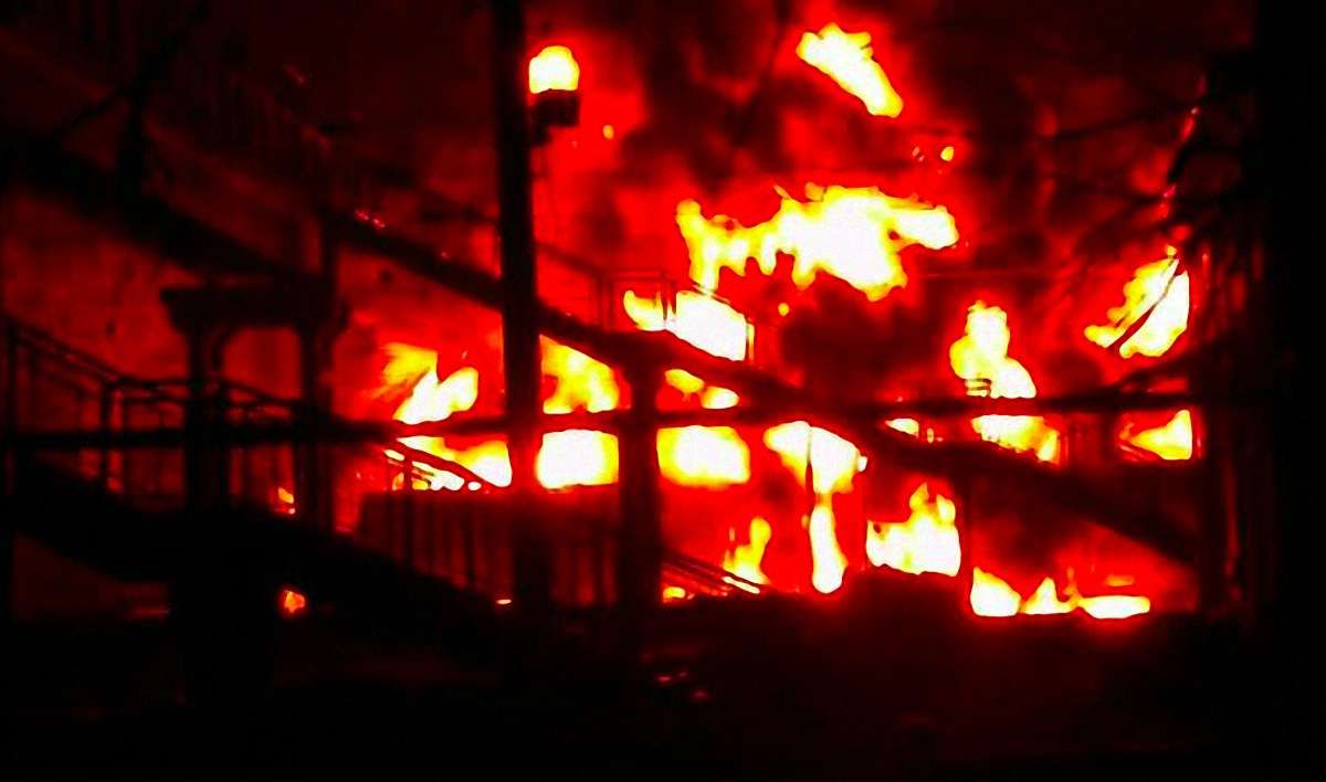 У Харківській області, на залізничній станції горіли цистерни з пальним