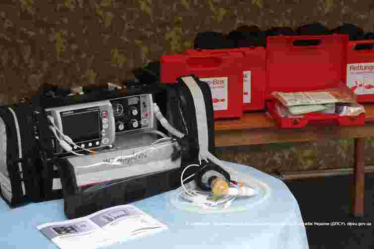 Поліція Німеччини передала українським прикордонникам медобладнання на €100 тис.