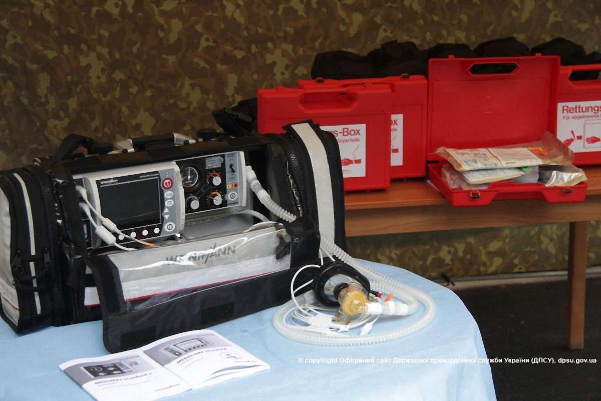 Поліція Німеччини передала українським прикордонникам медобладнання на €100 тис.