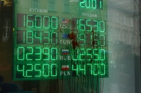 У центрі Львова провели «криваву» акцію проти «Сбербанку» РФ