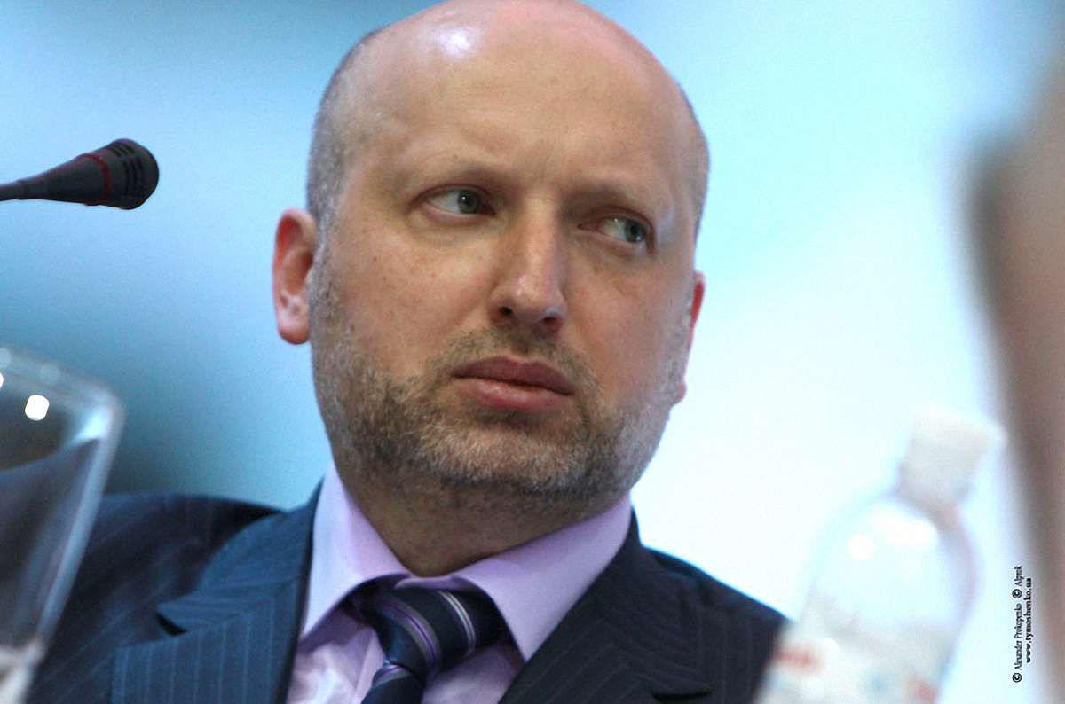 Турчинов не поїхав з офіційним візитом до Польщі через трагедію у Маріуполі