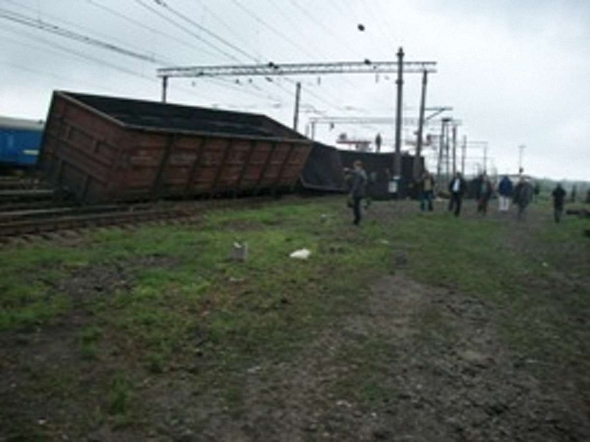 На Львівщині зійшли з рейок 10 вагонів потяга із залізною рудою