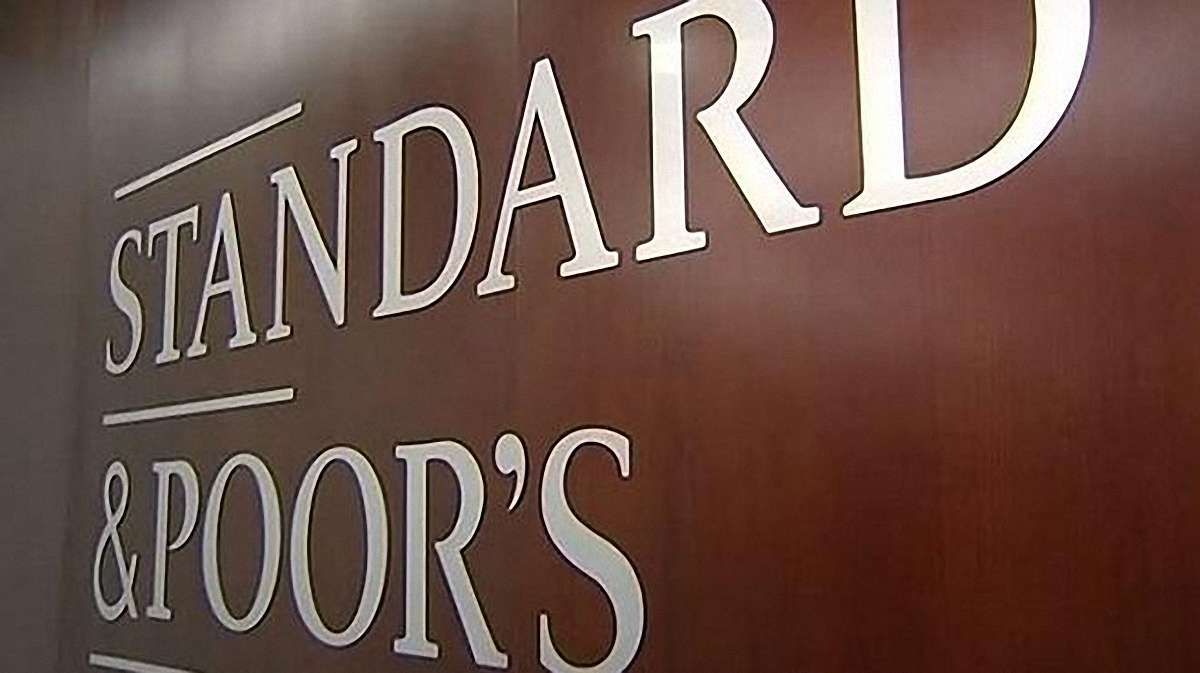 S&P знизило рейтинг РФ до "сміттєвого" рівня (ВВ +), з негативним прогнозом