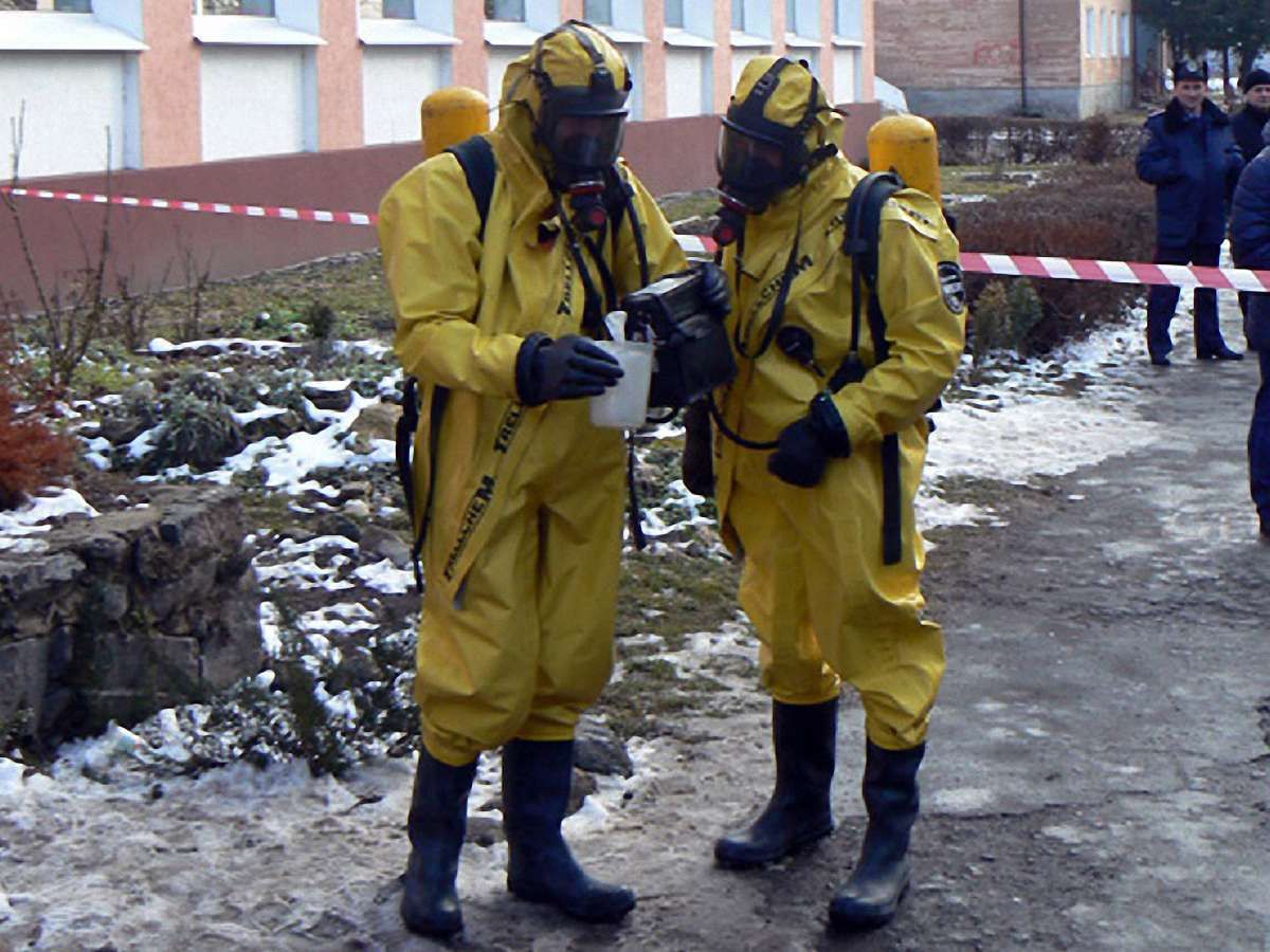 На Хмельниччині 17 школярів отруїлися невідомою речовиною, троє з них у реанімації