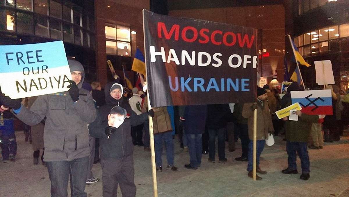 Українська діаспора у Торонто пікетувала консульство Росії