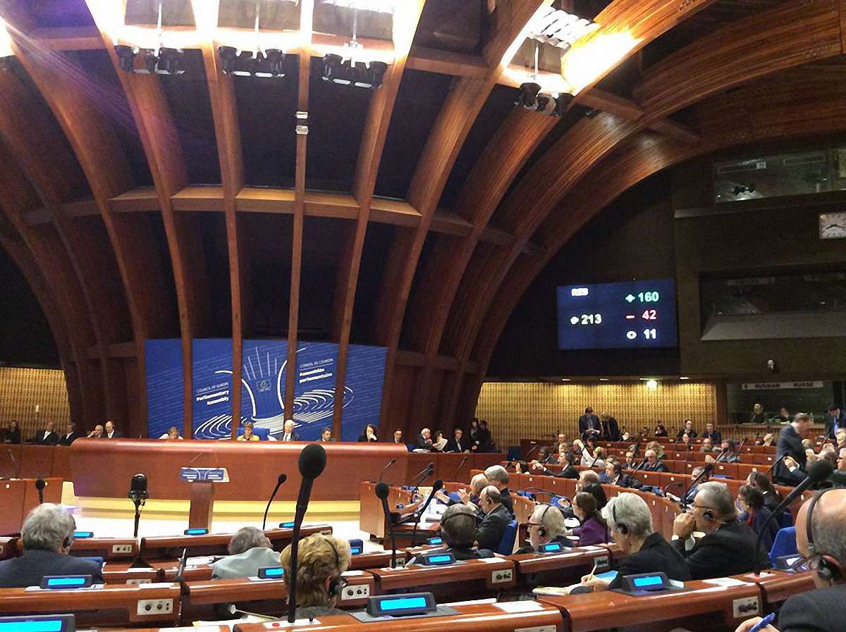 ПАРЄ позбавила Росію права голосу, російська делегація влаштувала демарш